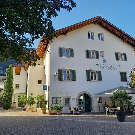 Hotel Teutschhaus Cortina Sulla Strada del Vino ภายนอก รูปภาพ