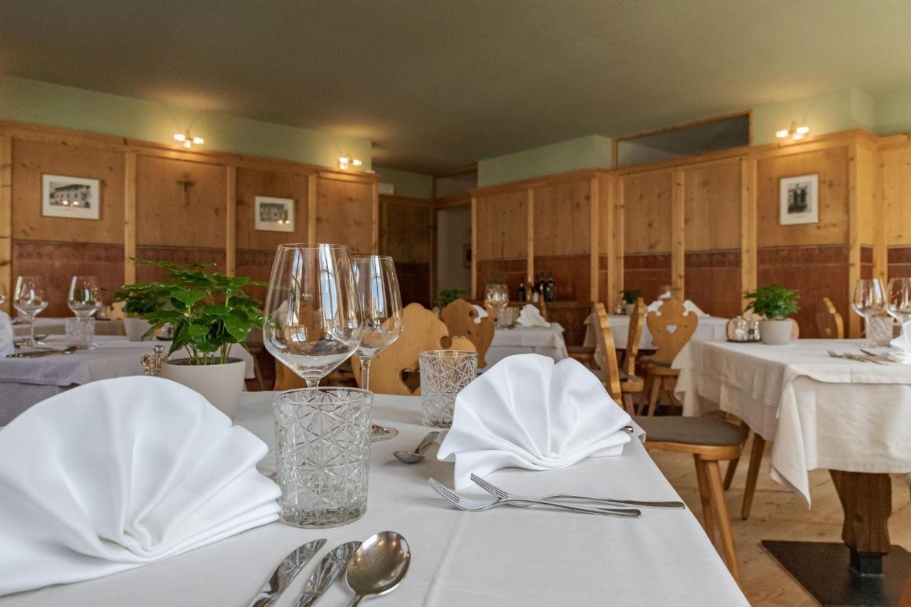 Hotel Teutschhaus Cortina Sulla Strada del Vino ภายนอก รูปภาพ
