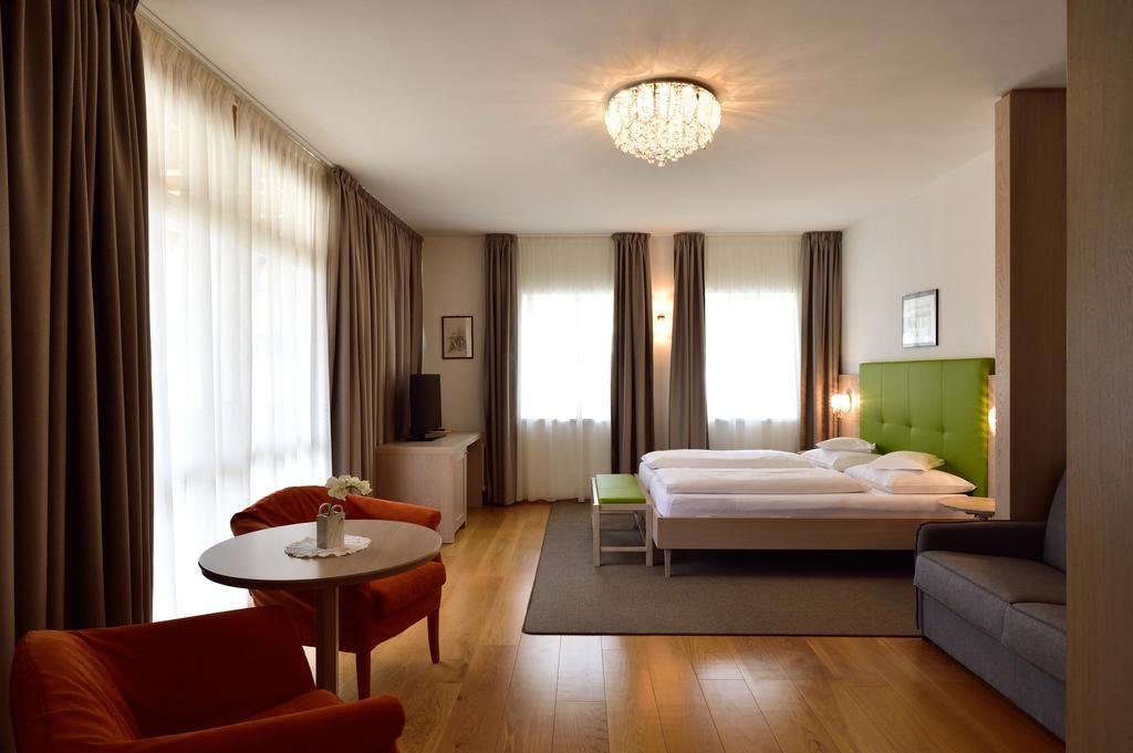 Hotel Teutschhaus Cortina Sulla Strada del Vino ห้อง รูปภาพ