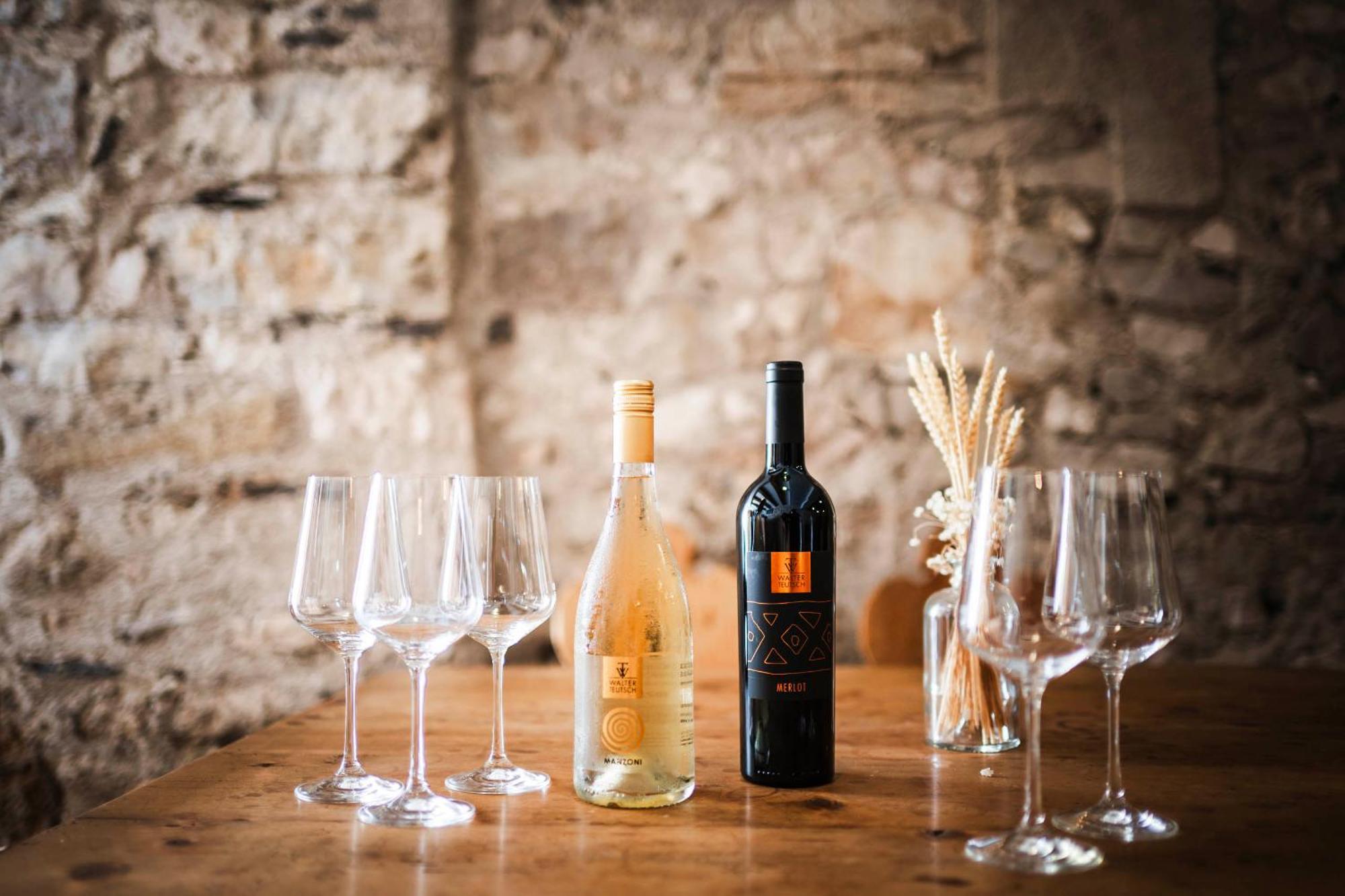 Hotel Teutschhaus Cortina Sulla Strada del Vino ภายนอก รูปภาพ