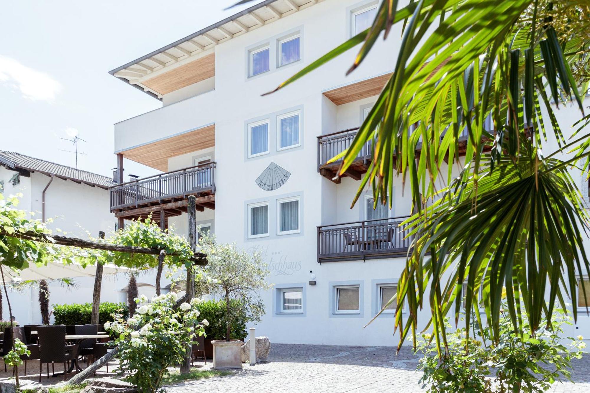 Hotel Teutschhaus Cortina Sulla Strada del Vino ภายนอก รูปภาพ