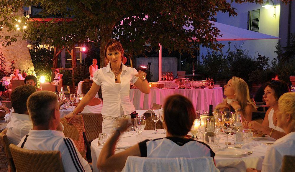 Hotel Teutschhaus Cortina Sulla Strada del Vino ภายนอก รูปภาพ