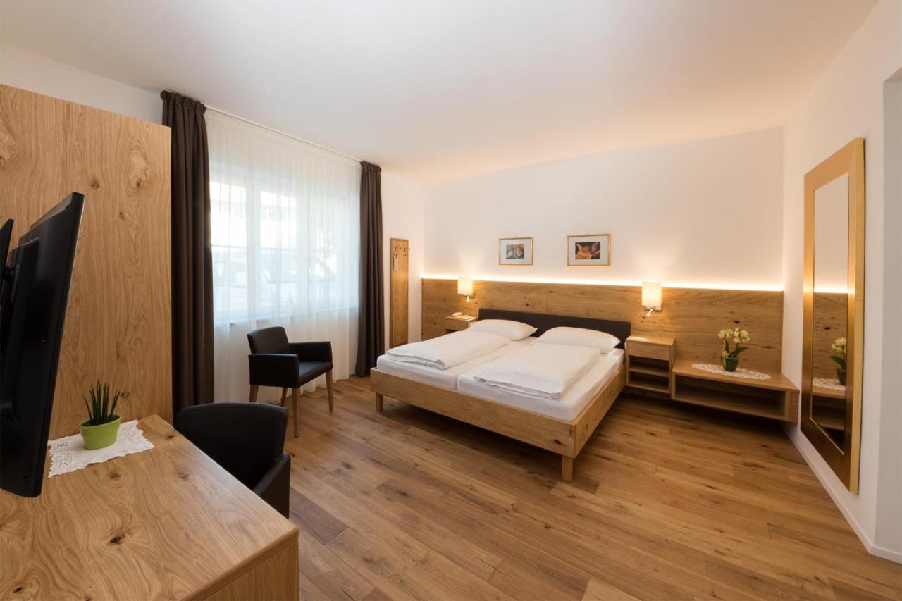 Hotel Teutschhaus Cortina Sulla Strada del Vino ภายนอก รูปภาพ