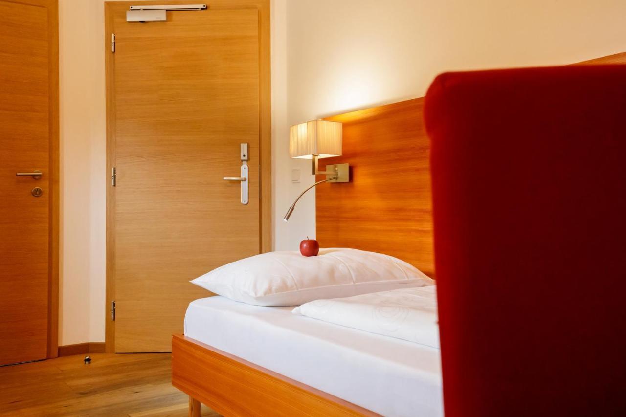 Hotel Teutschhaus Cortina Sulla Strada del Vino ภายนอก รูปภาพ