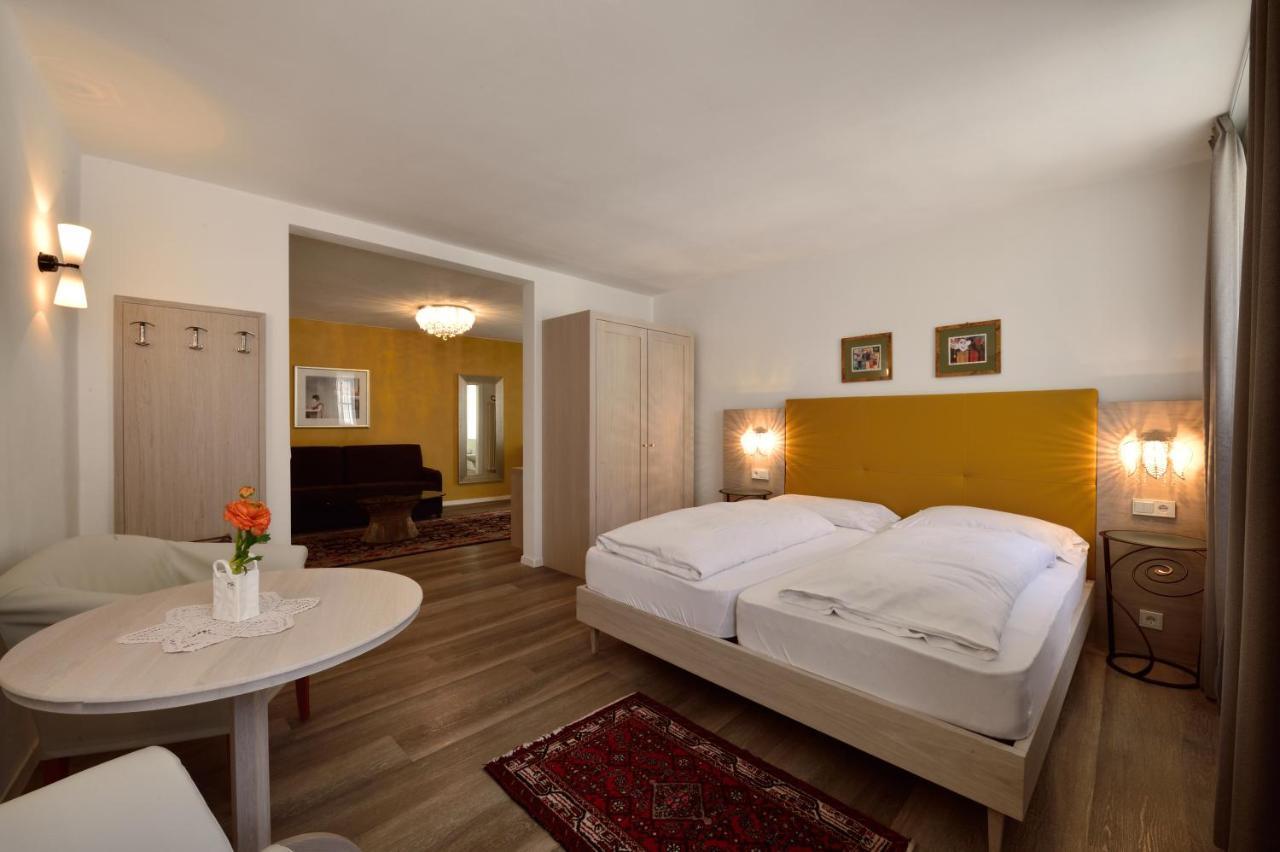 Hotel Teutschhaus Cortina Sulla Strada del Vino ภายนอก รูปภาพ